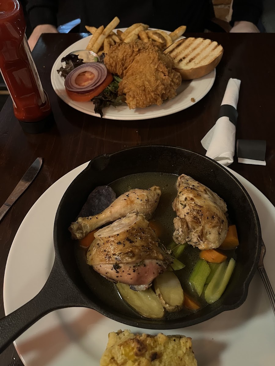 Hugo's Bar & Grill-3