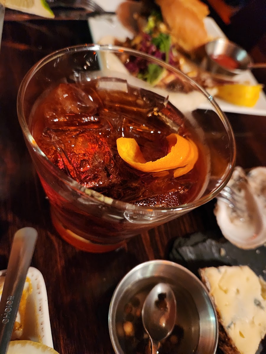 Hugo's Bar & Grill-4