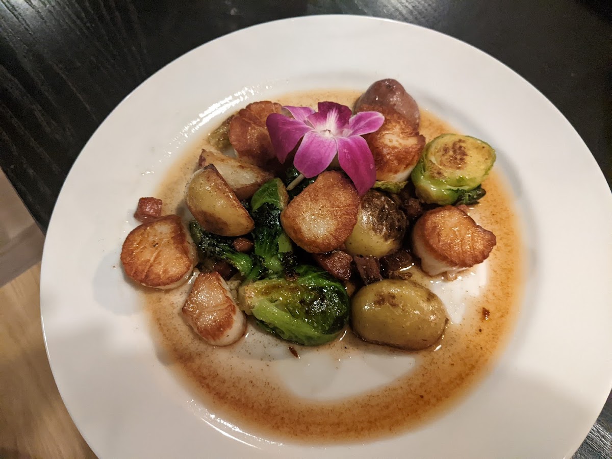 Hugo's Bar & Grill-5