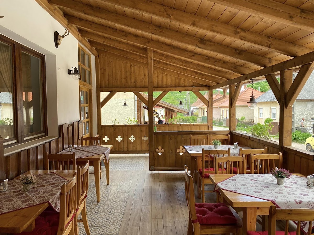 Hunter's Restaurant And Guesthouse