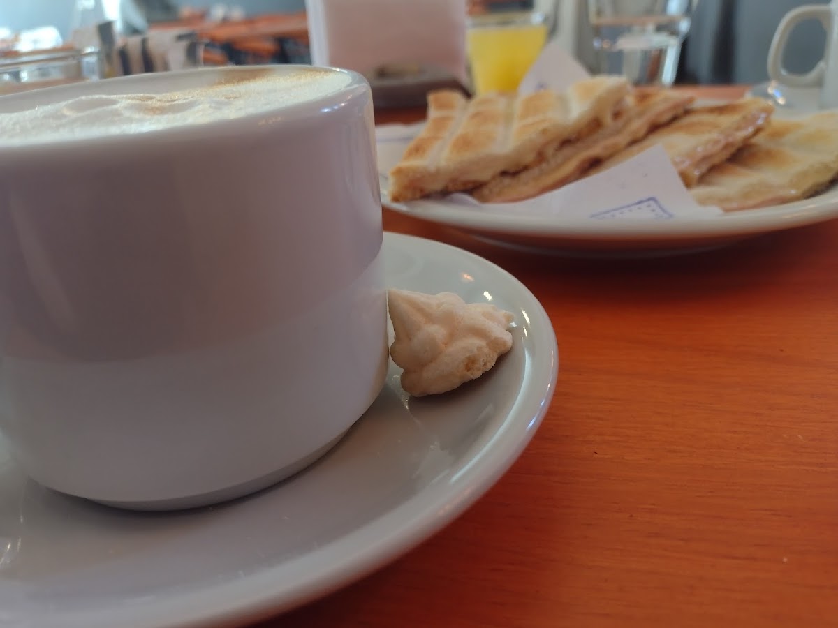 Hurtado Café Bar-5