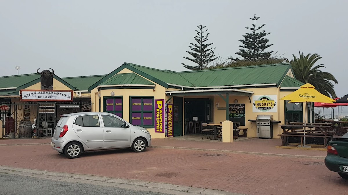 Husky's Restaurant & Bar-2