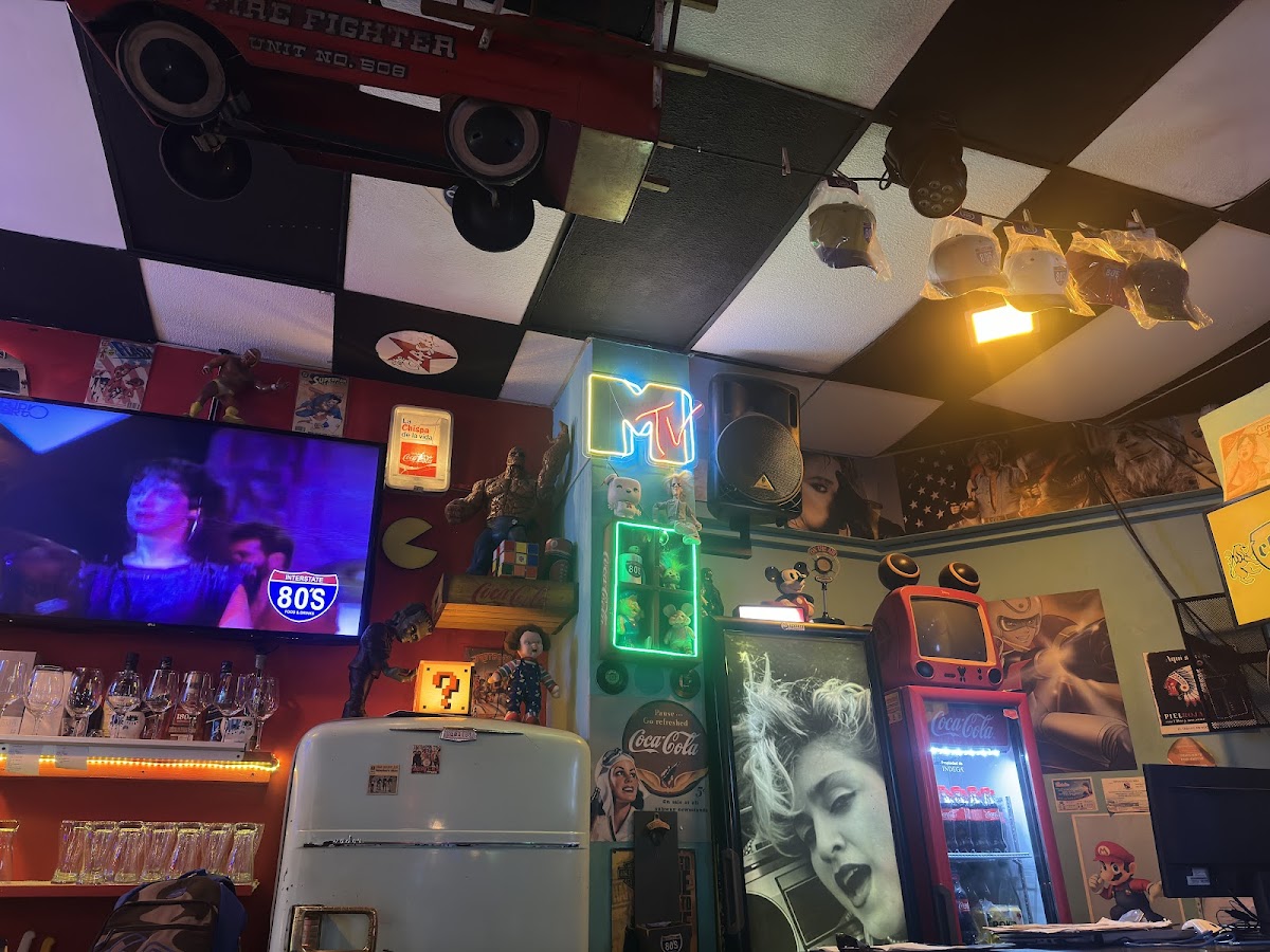 Interstate 80S Food & Drinks-4