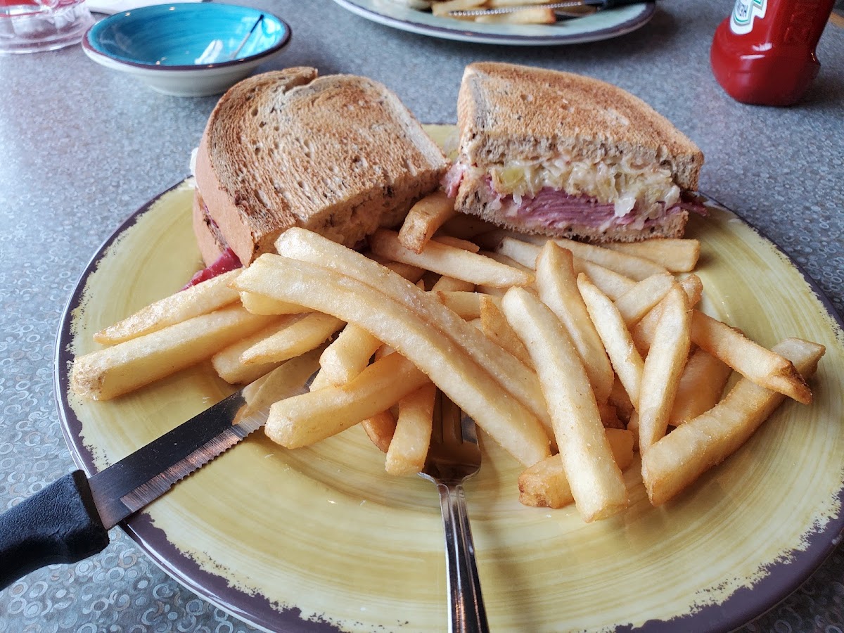 Isaac's Craft Kitchen & Brewery - Wyomissing-6