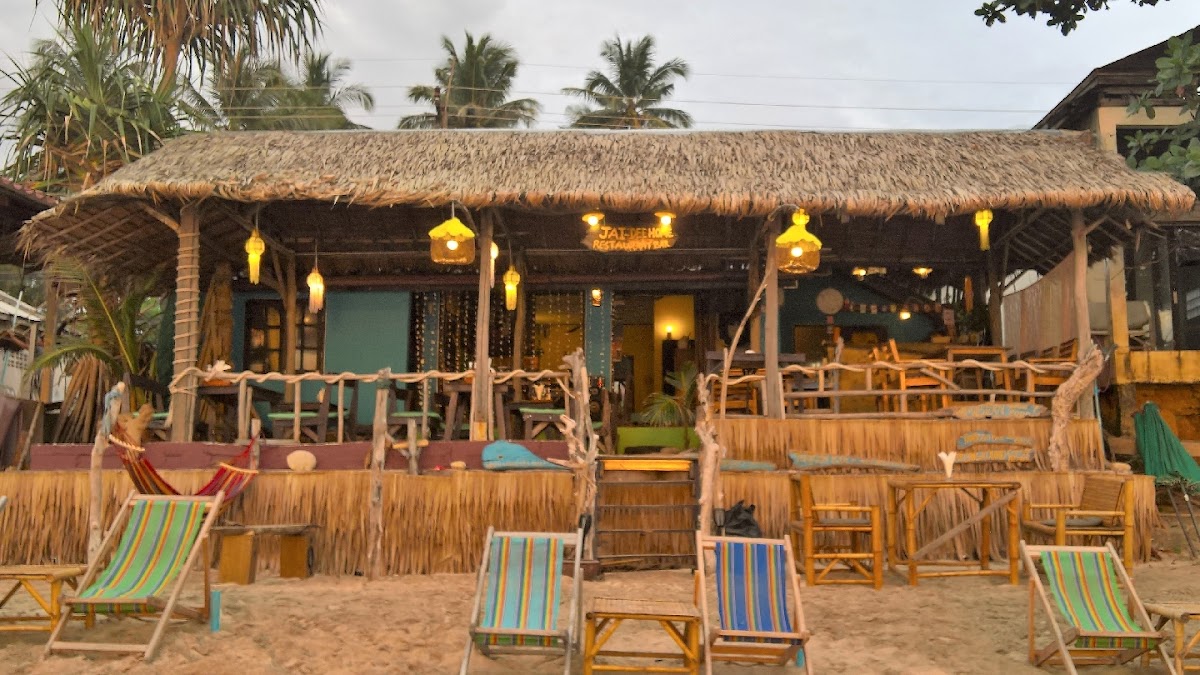Jai-Dee Home. Restaurant, Bar On The Beach.