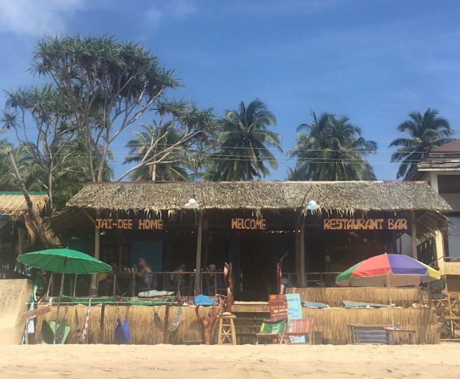 Jai-Dee Home. Restaurant, Bar On The Beach.-4
