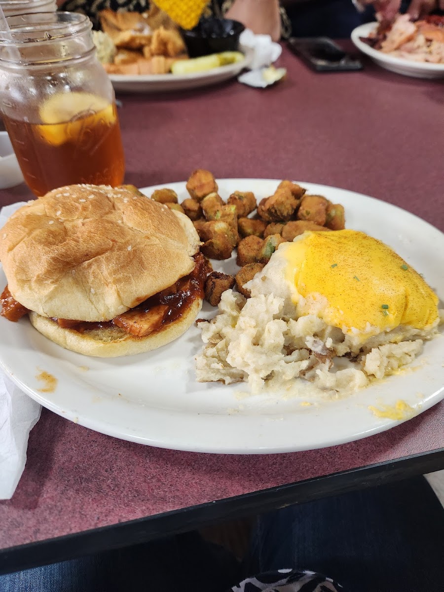 Jerry Neel's Bar-B-Q, Catfish, & Catering-5