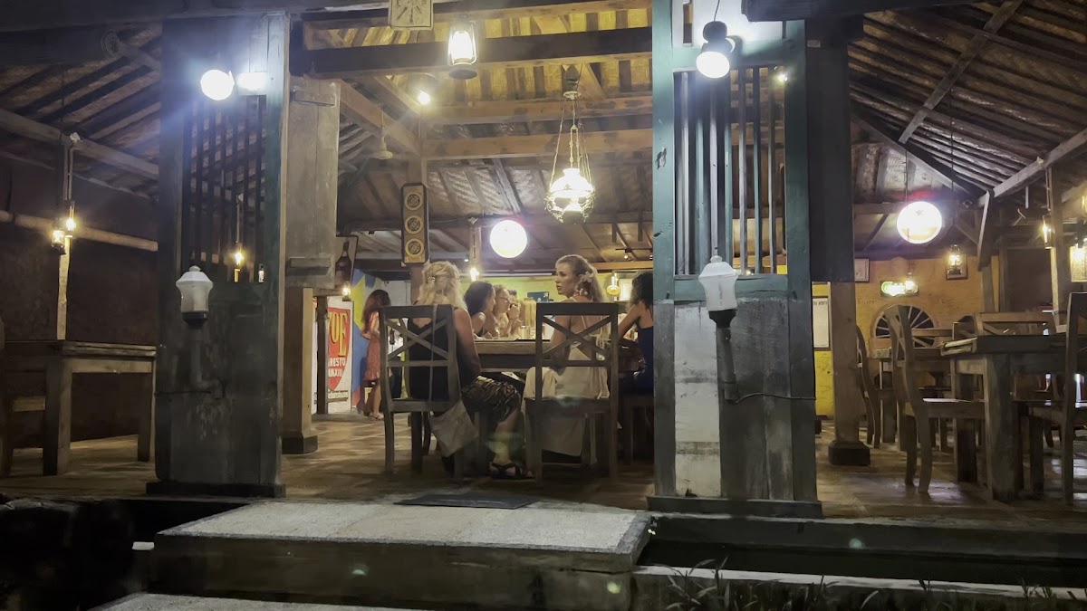 Joe's Bar And Restaurant-2