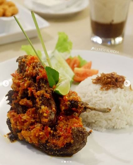 J's Kitchen And Lounge-5