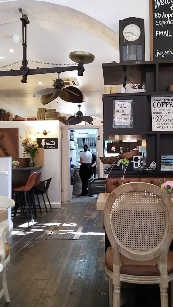 Jury's Cafe And Wine Bar-2