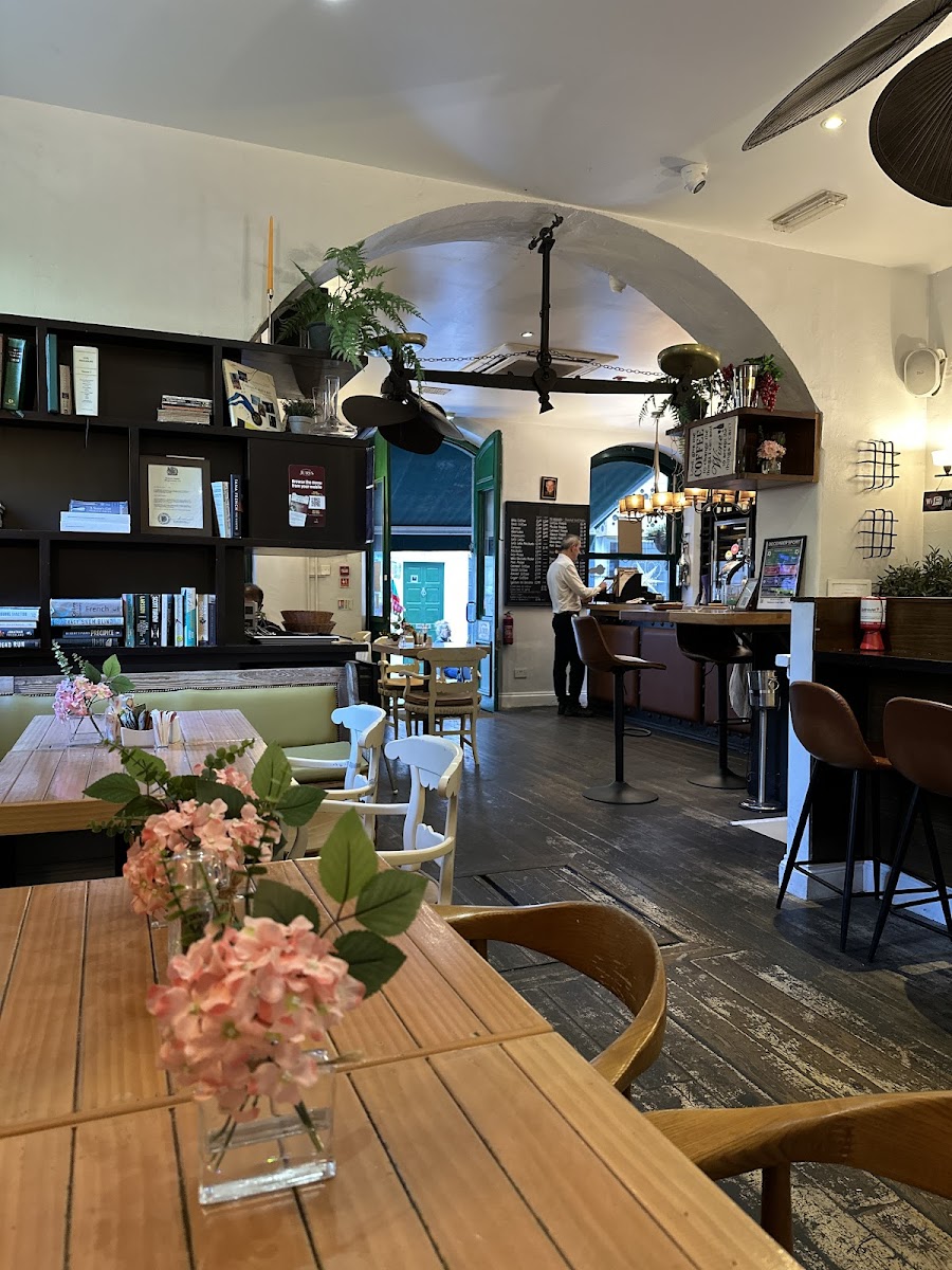 Jury's Cafe And Wine Bar-3