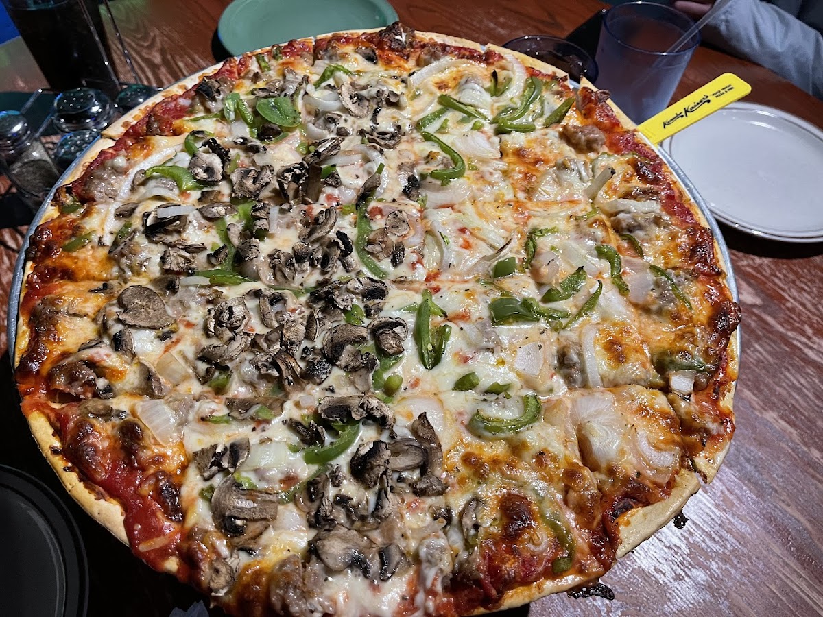 Kaiser's Of Kenosha Pizza Restaurant & Pub-8