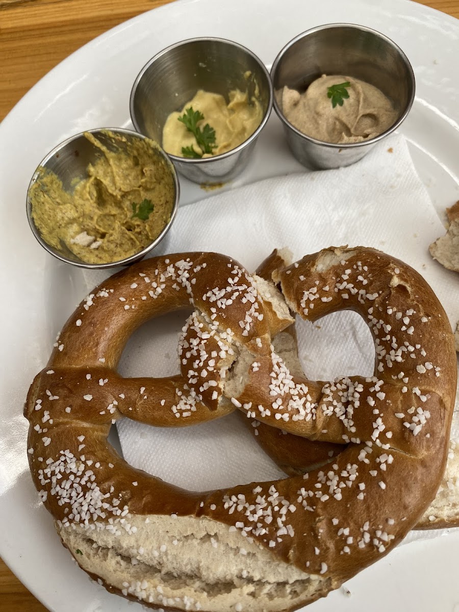 Kantine Biergarten Wine Bar Eatery-9