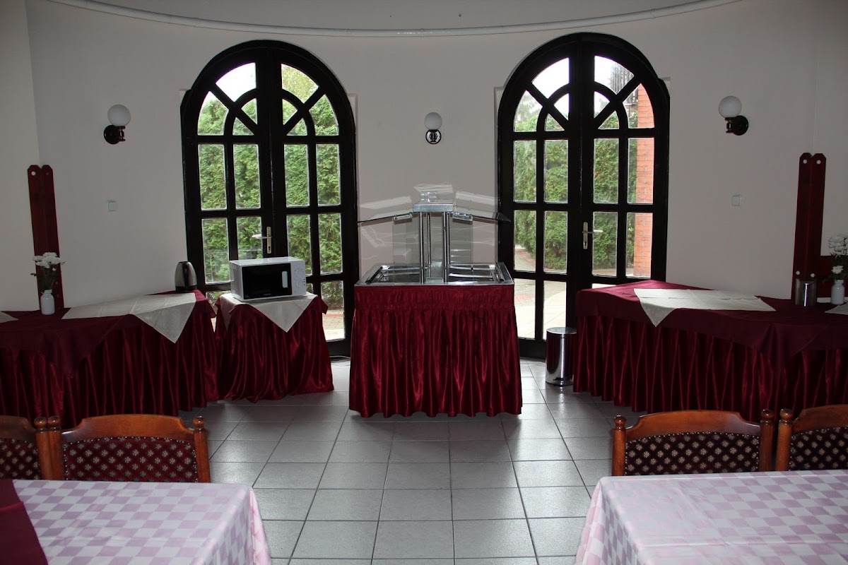 Karikás Hotel És Étterem