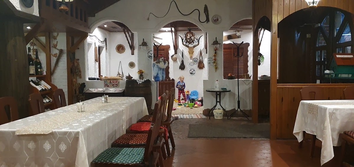 Karikás Hotel És Étterem-2