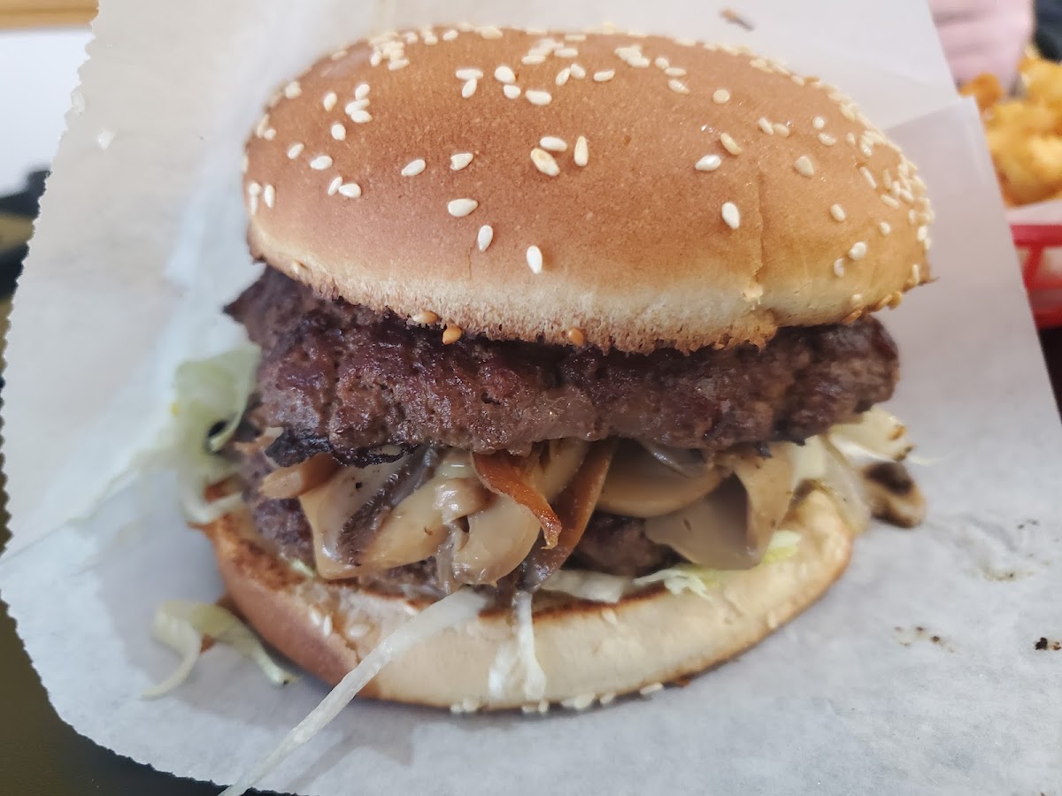 Karl's Famous Burgers-10