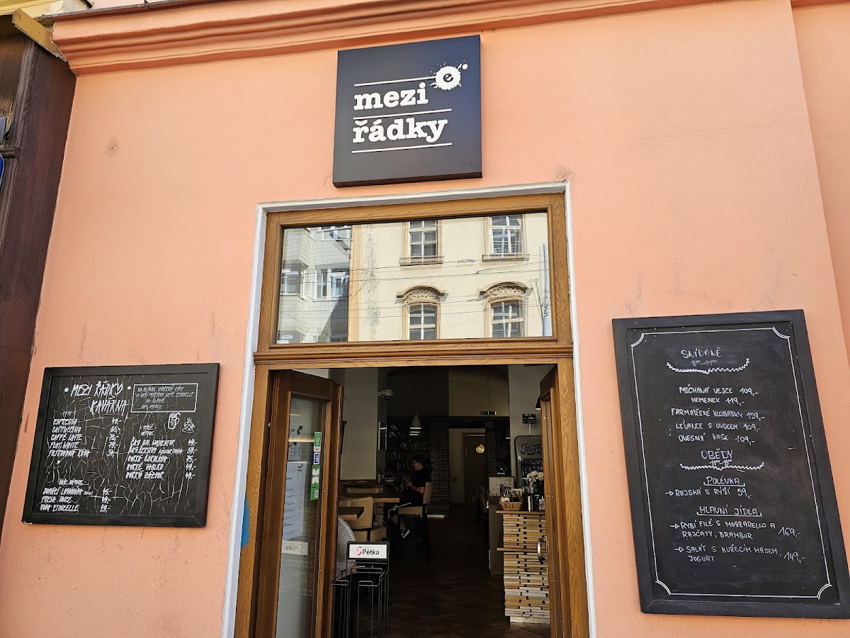 Kavarna Mezi Radky