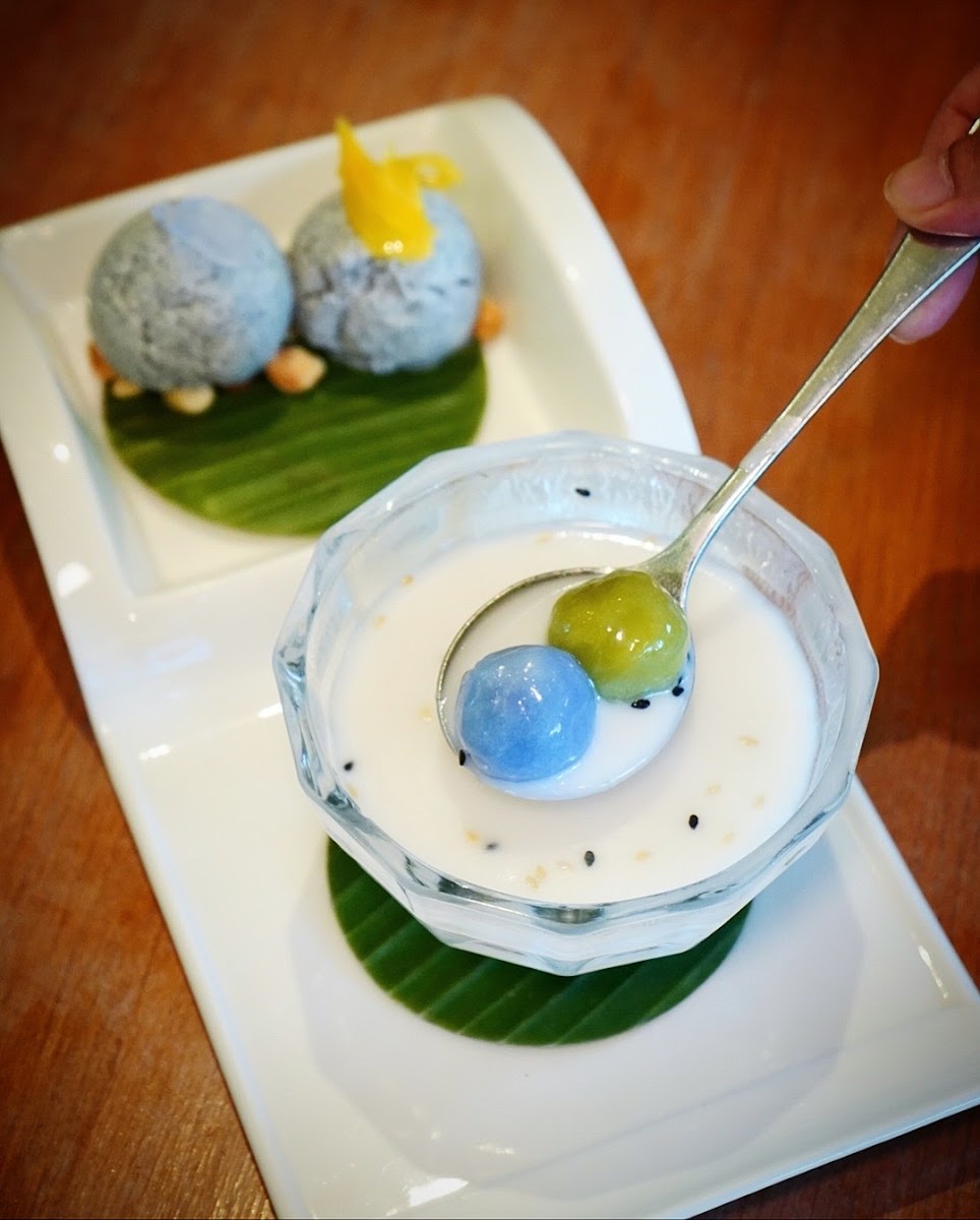 Khao (Ekkamai)-4