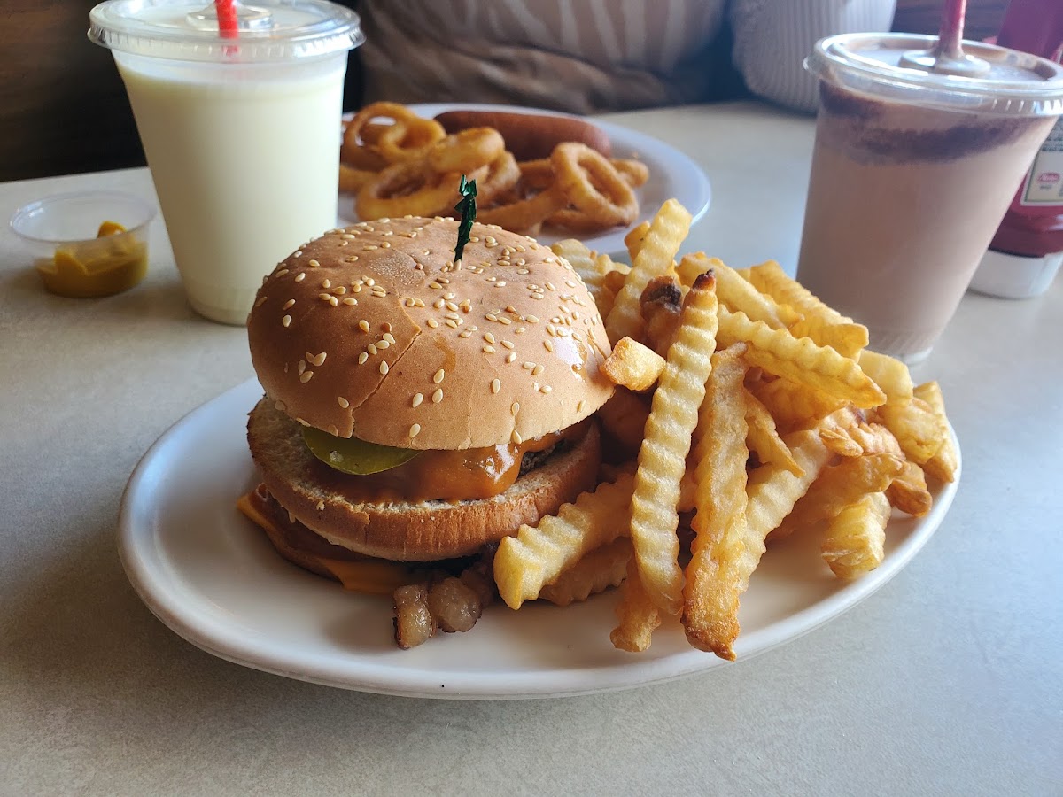Kingburger Restaurant-10