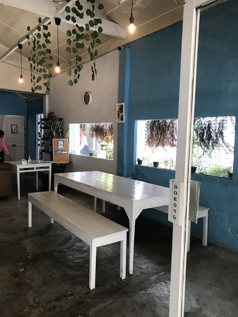 Kiniulin Fusion Eatery