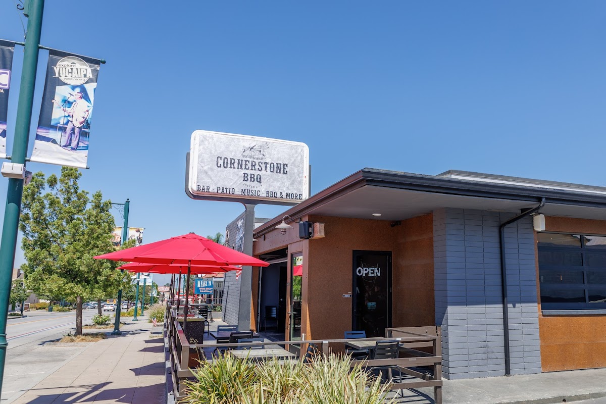 Klüddes Smokehouse + Saloon