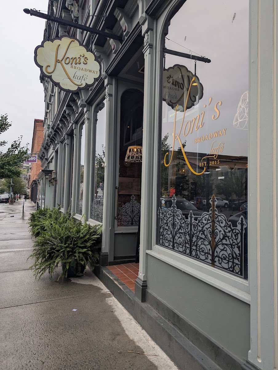 Koni's Broadway Kafe