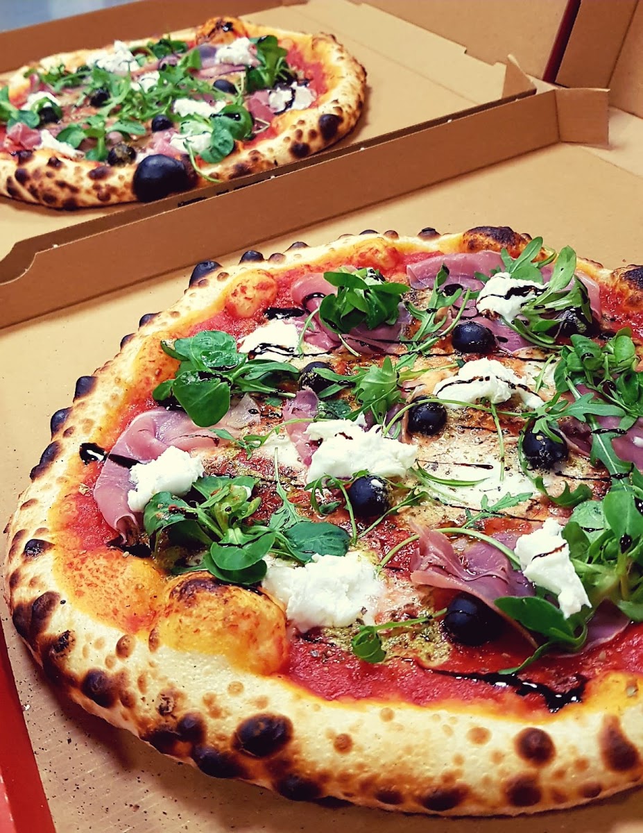 La Cucina Pizza-8