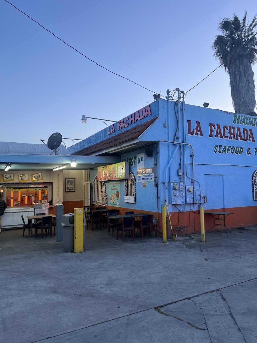 La Fachada