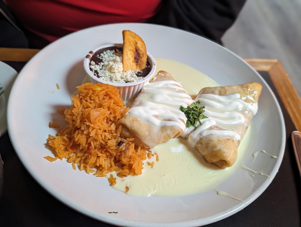 La Familia Mexican Bar And Grill-6
