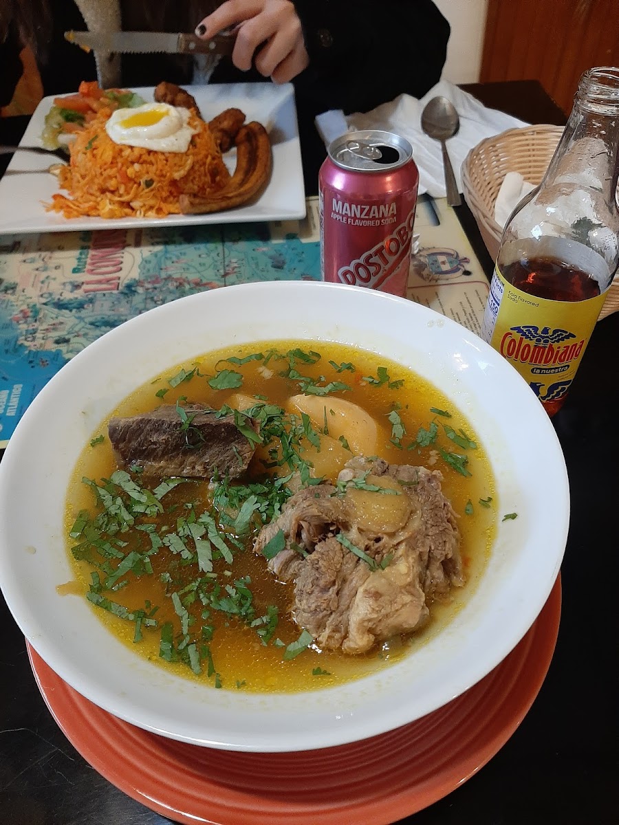 La Fonda Colombiana Restaurante Bar-8