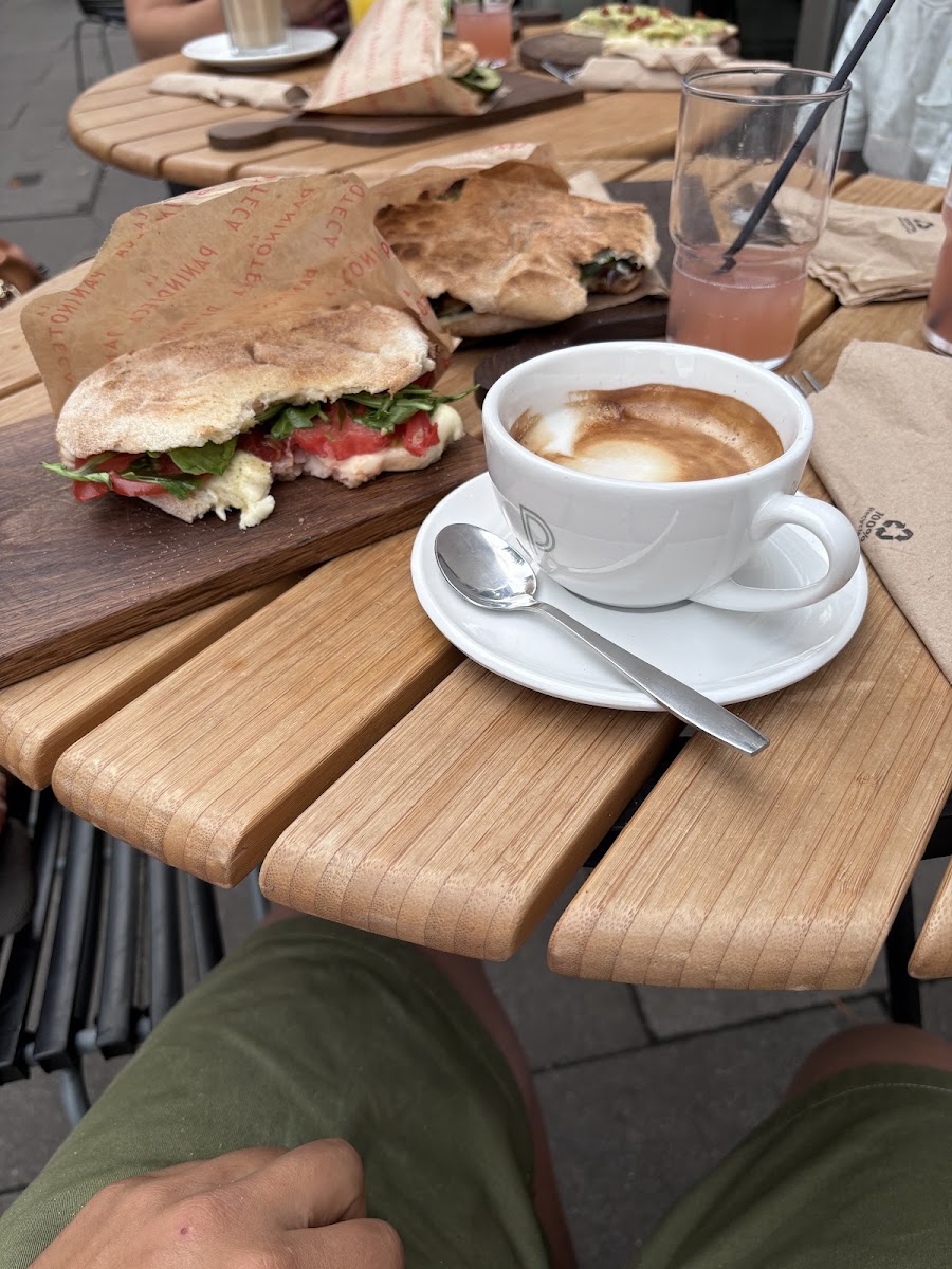 La Paninoteca | Italienisches Café & Bistro-9