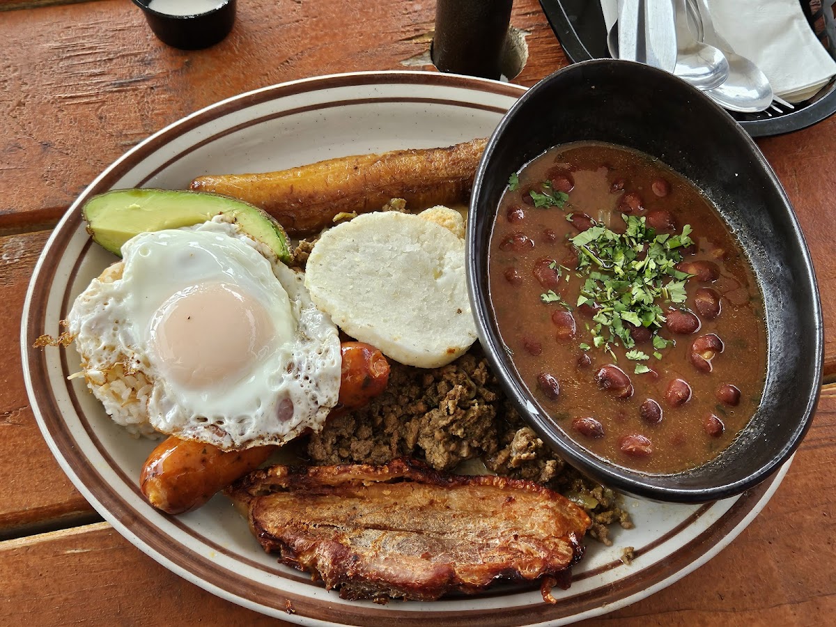 La Terraza Grill & Bar-5