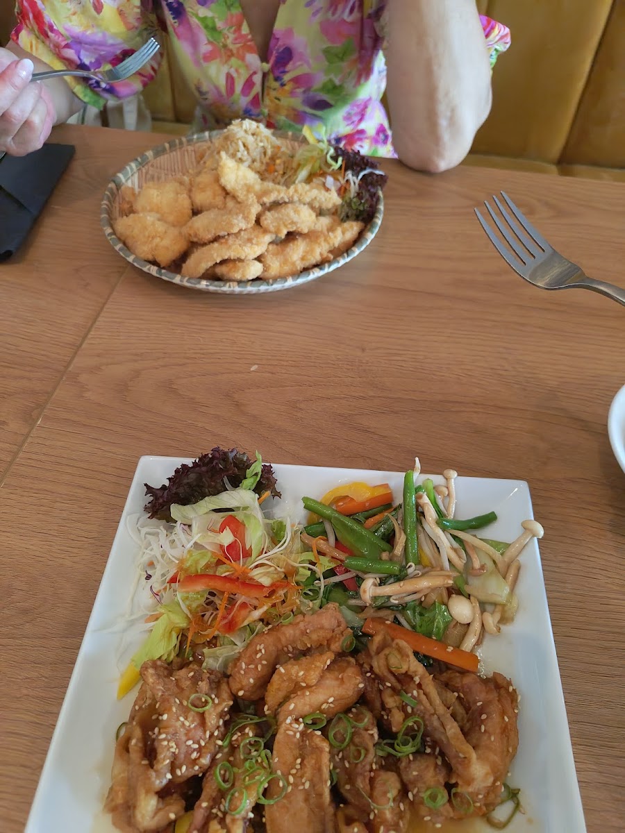 Laai Thai Thai&sushi Restaurant-10