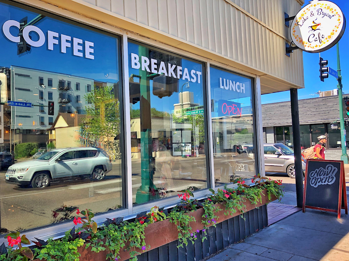 Lake And Bryant Cafe