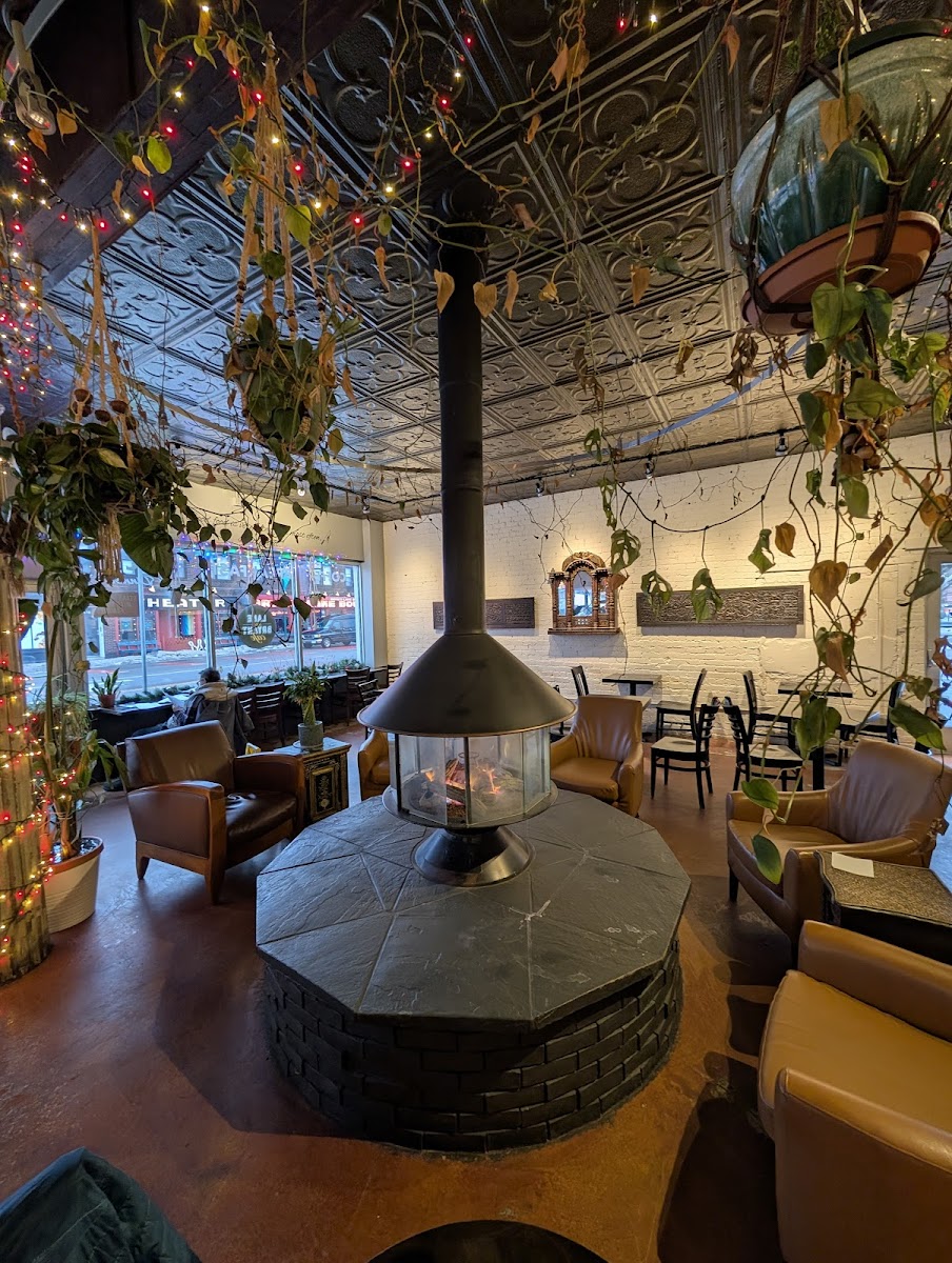 Lake And Bryant Cafe-3