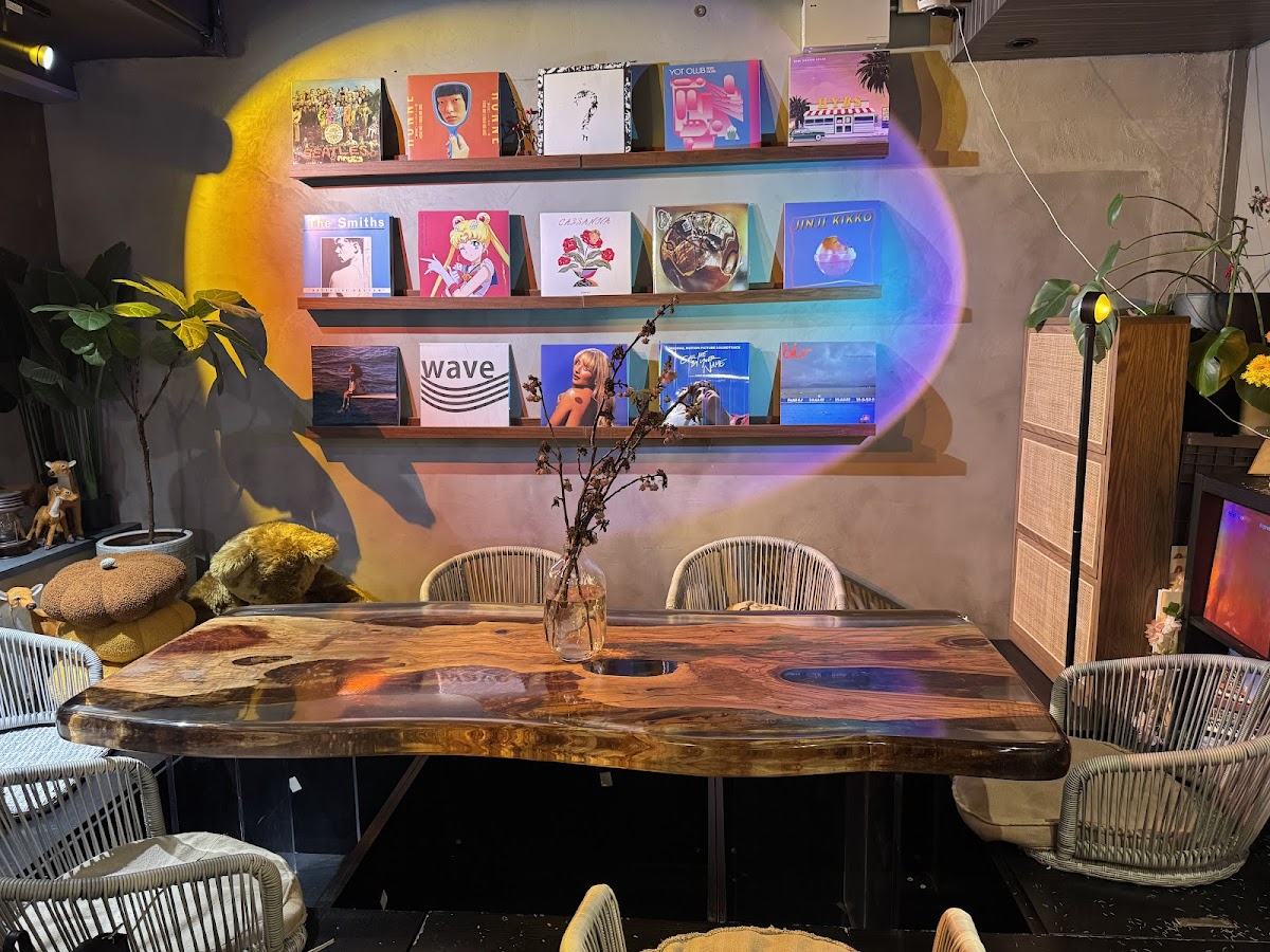 Layback Cafe & Bar