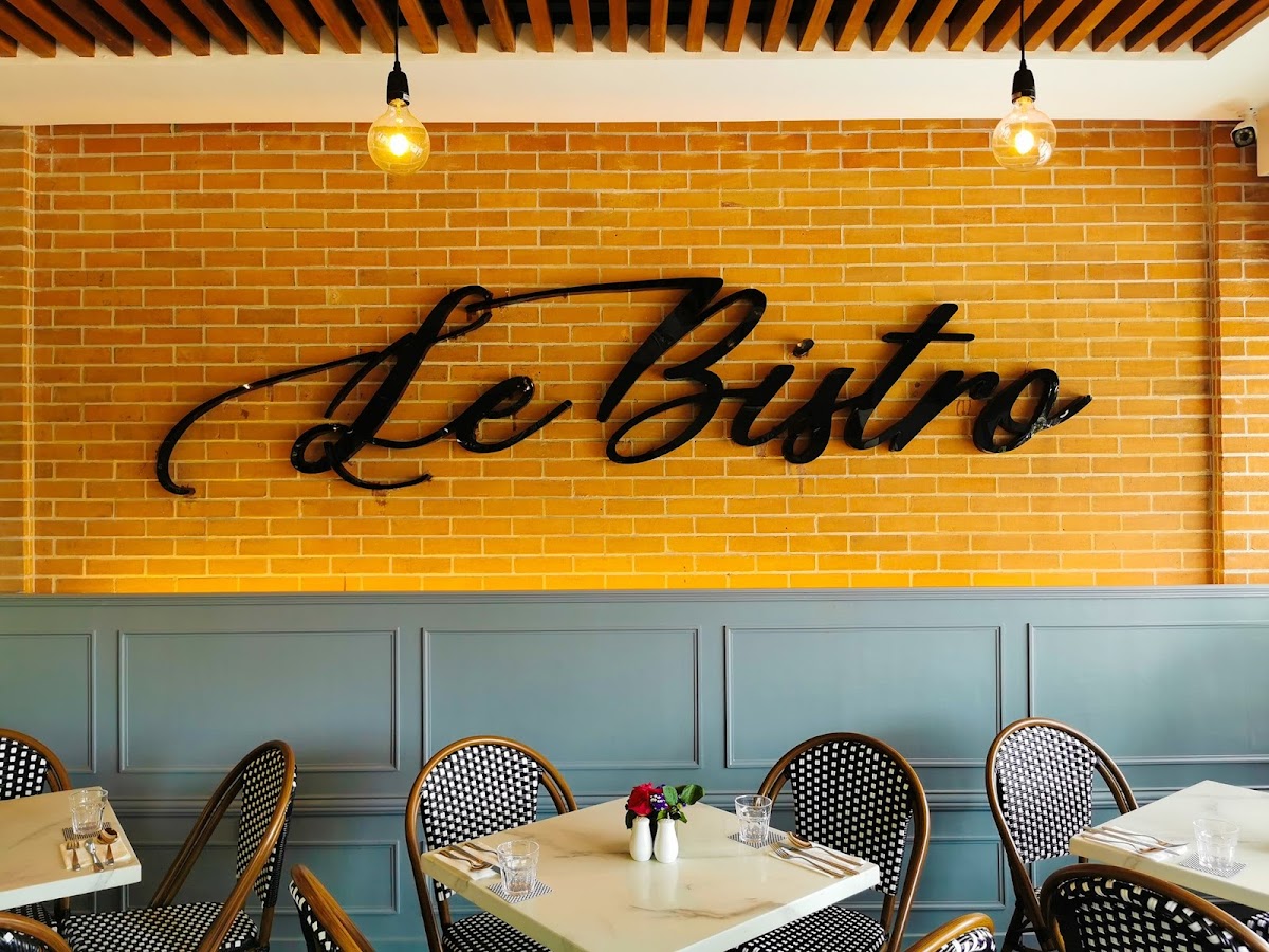Le Bistro