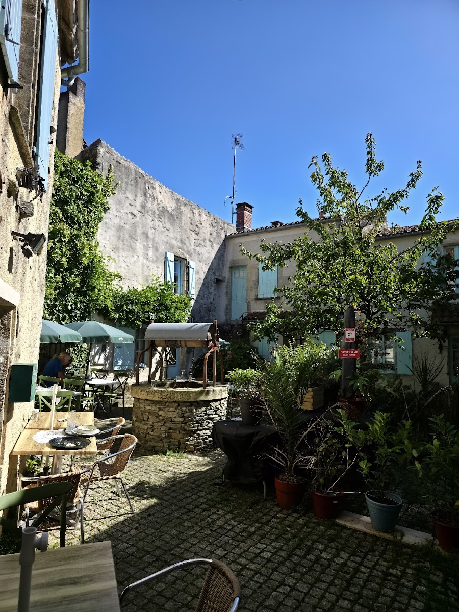 Le Cafe Du Miracle-3