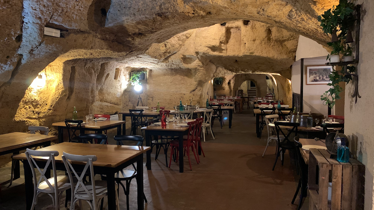 Le Caveau