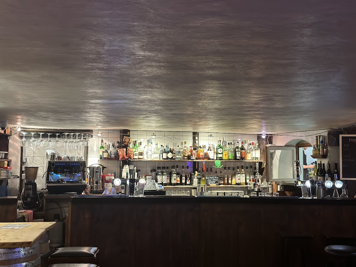 Le Couloir | Bar & Restaurant