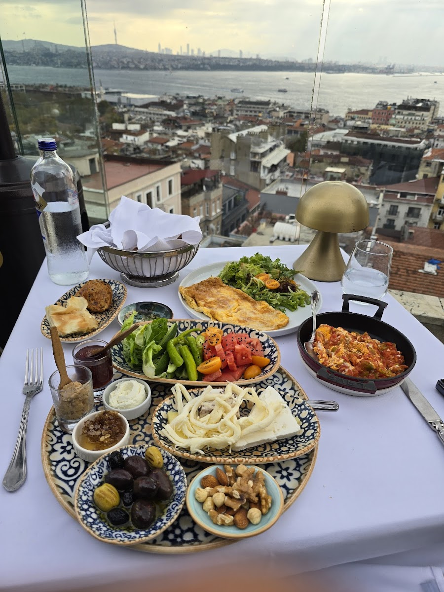 Le Fumoir At Georges Hotel Galata-3