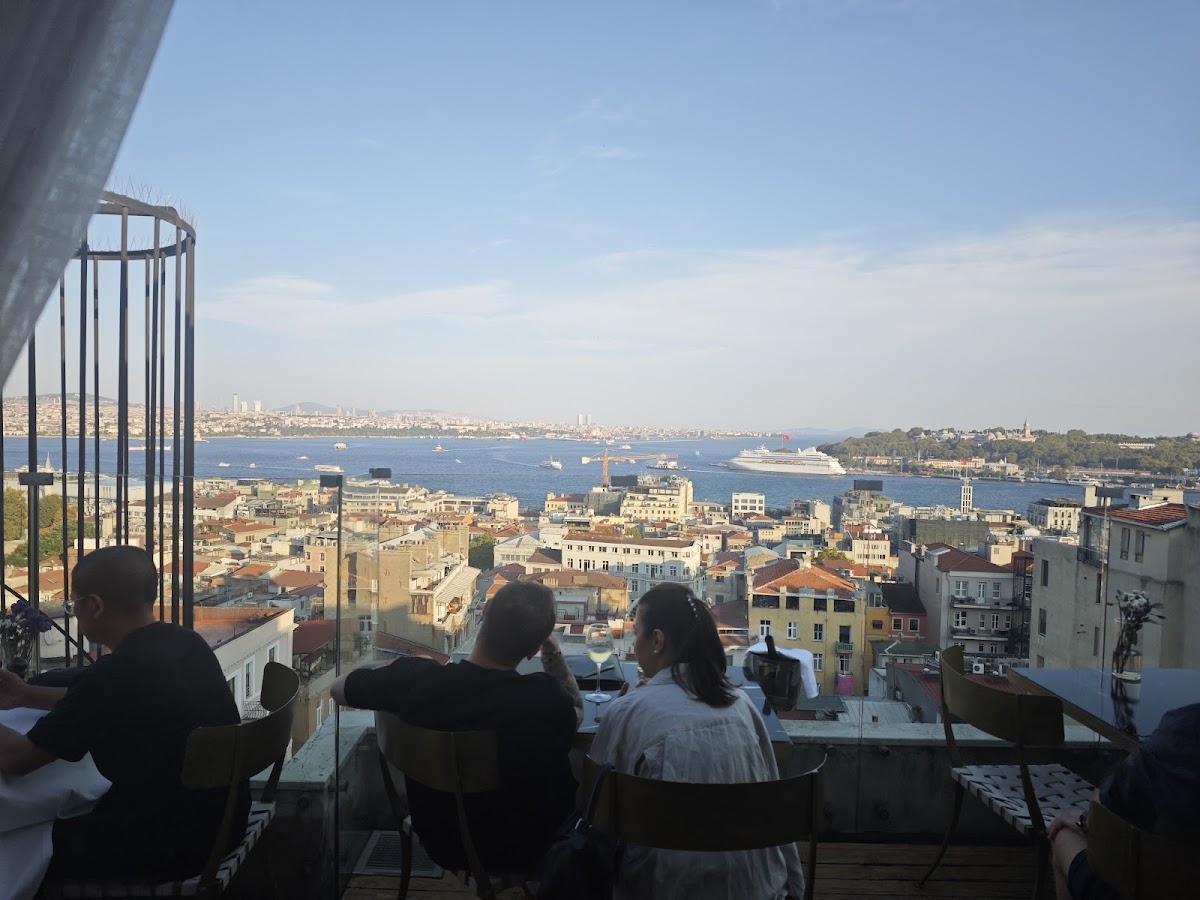 Le Fumoir At Georges Hotel Galata-4