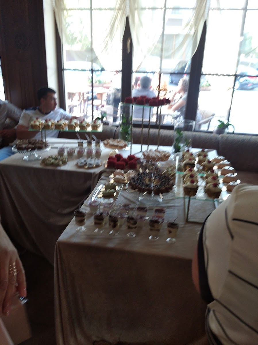Le Grand Cafe-5