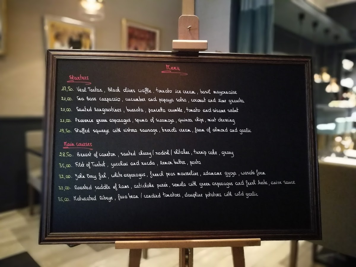 Menu Le Monde Est Petit-9