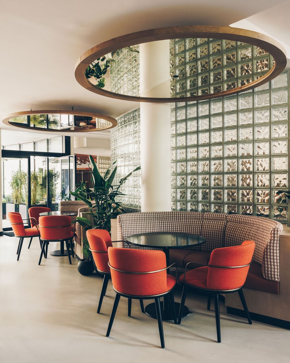Le Parchamp Table, Rooftop & Bar