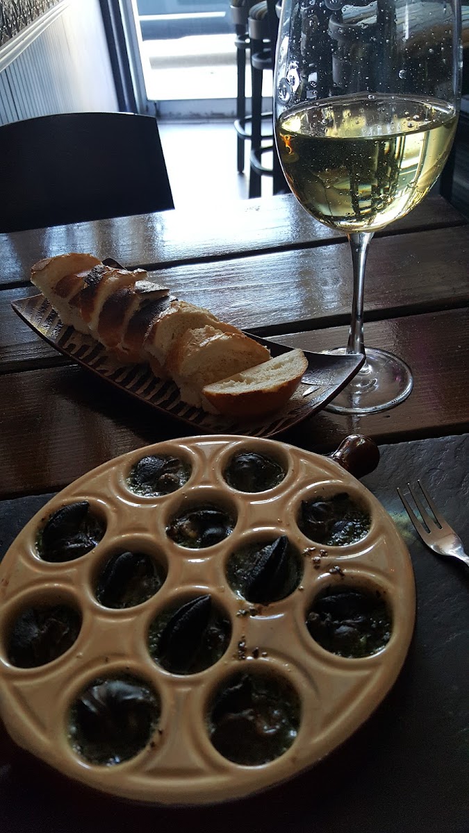 Le Patio - The Tiniest Cutest Restaurant In South Florida-9