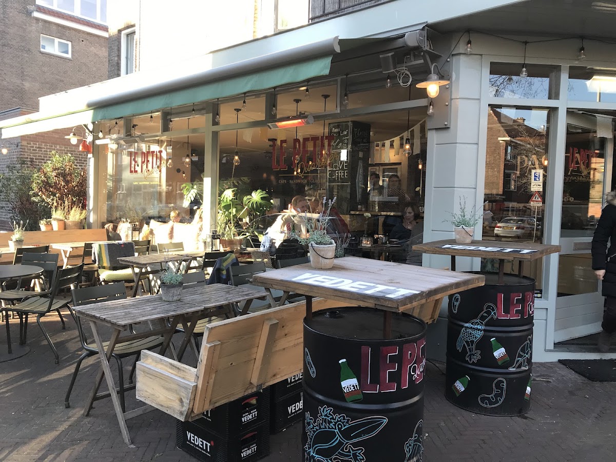 Le Petit Quartier