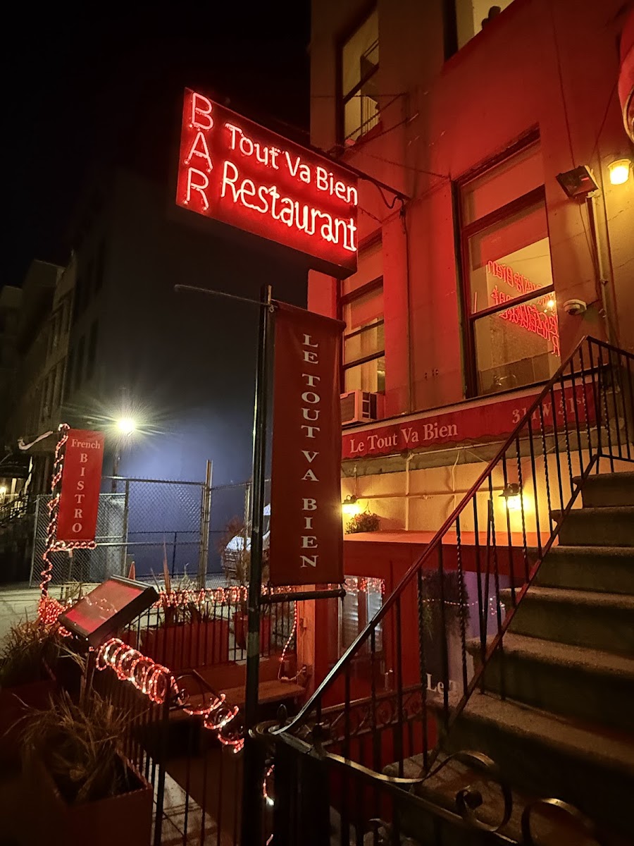 Le Tout Va Bien - French Restaurant-3