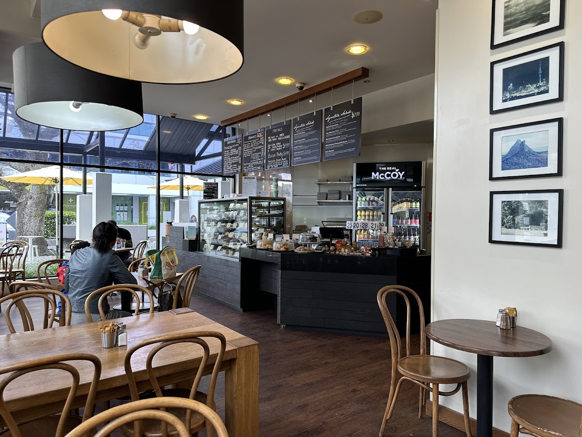 Leaf & Loaf Cafe & Salad Bar-4