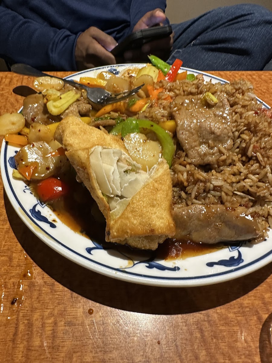 Lee's Chinese Restaurant & Lounge-3